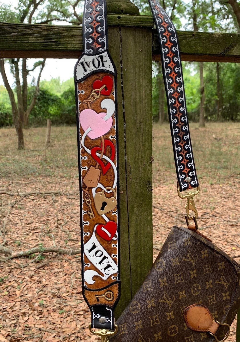 Hearts and locks with Love banner crossbody handbag strap – Clark&Crowley